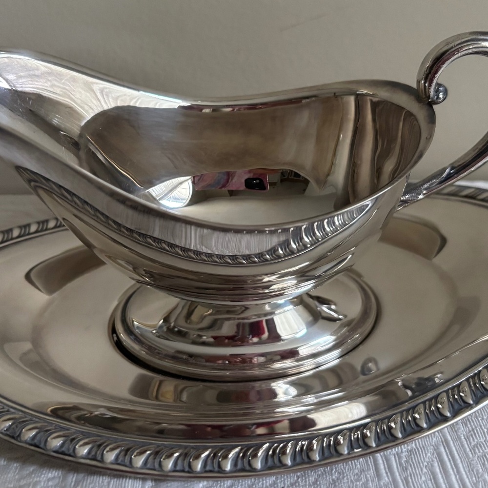 Wm. Rogers Silverplate Gravy Boat with Underplate
